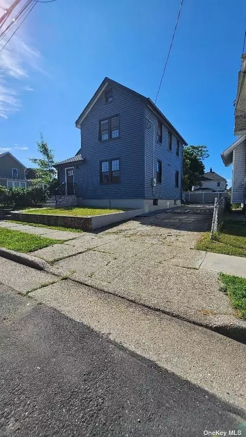 166 Yale St, Hempstead, NY 11550