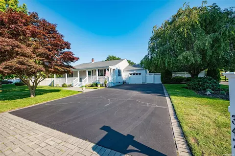 347 Everard St, Dix Hills, NY 11746