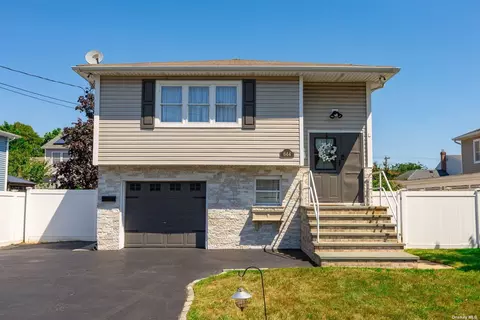 644 N Alleghany Ave, Lindenhurst, NY 11757