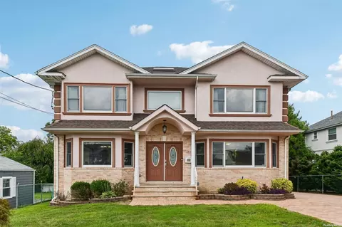 22 Arleigh Dr, Albertson, NY 11507