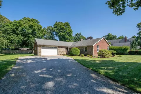 22 Forestdale Dr, Huntington, NY 11743