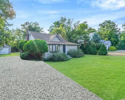 110 Woodland Dr, Mastic Beach, NY 11951