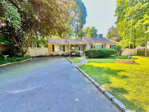 6 Laurel St, Centereach, NY 11720