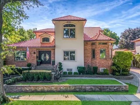 38 Clover Ave, Floral Park, NY 11001