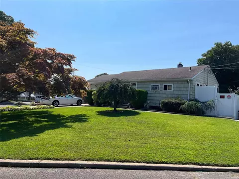 494 Jefferson Ave, Brentwood, NY 11717