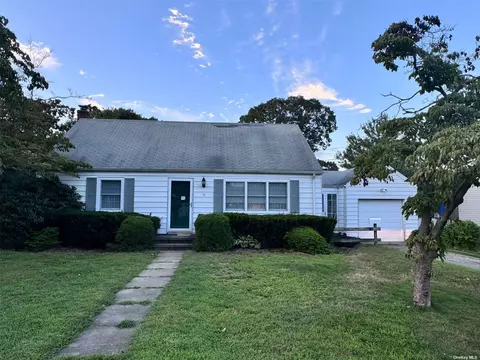 16 Wilhow Ct, Northport, NY 11768
