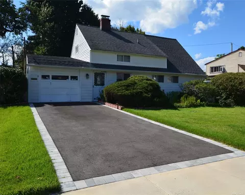 182 Friends Ln, Westbury, NY 11590