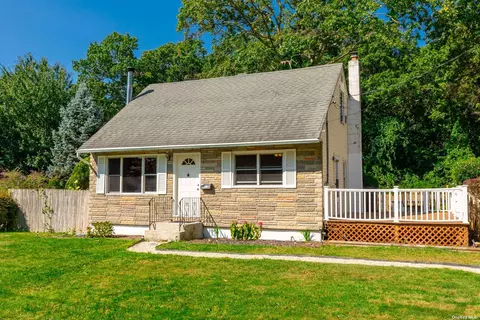 1138 Namdac Ave, Bay Shore, NY 11706