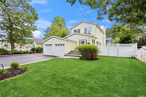 55 Cliff Ave, Sayville, NY 11782