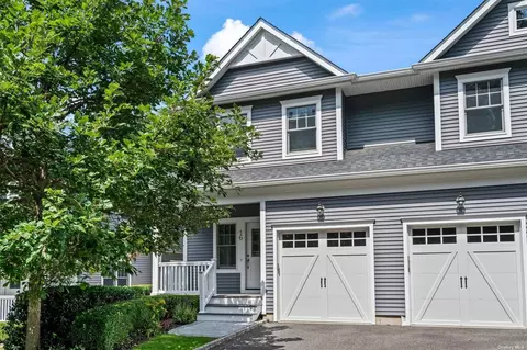 16 Centershore Rd S #16, Centerport, NY 11721
