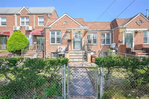 61-37 164 St, Fresh Meadows, NY 11365