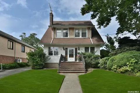 39-10 220th St, Bayside, NY 11361