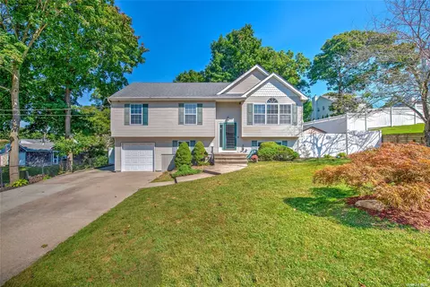 185 Victory Dr, Ronkonkoma, NY 11779