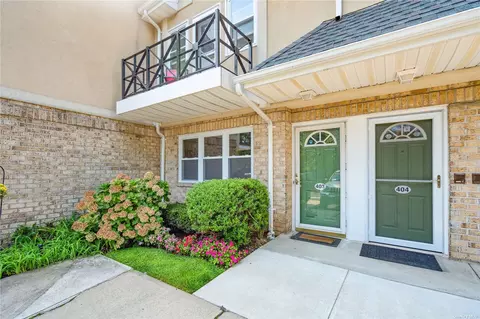 403 Cambridge Ct #403, Glen Cove, NY 11542
