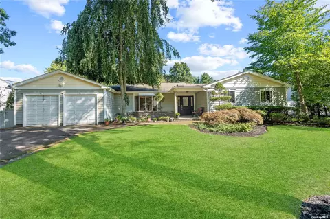 35 Washington Ave, Smithtown, NY 11787