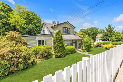 72 Woodhull Rd, Huntington, NY 11743