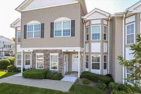 420 Autumn Dr #420, East Meadow, NY 11554
