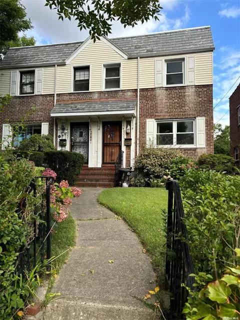 82-03 164th Pl, Jamaica, NY 11432