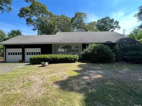 185 Sunrise Ave, Sayville, NY 11782
