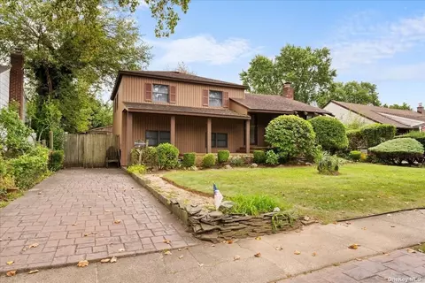 151 Thomas Powell Blvd, Farmingdale, NY 11735