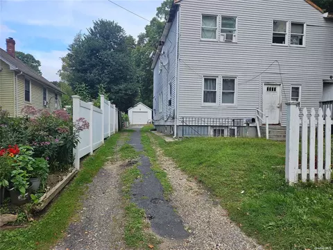 133 Winding St, Huntington Station, NY 11746