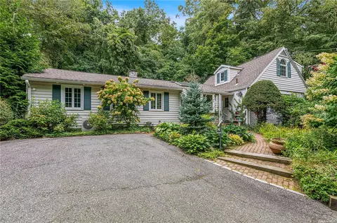 18 Dunlop Rd, Huntington, NY 11743