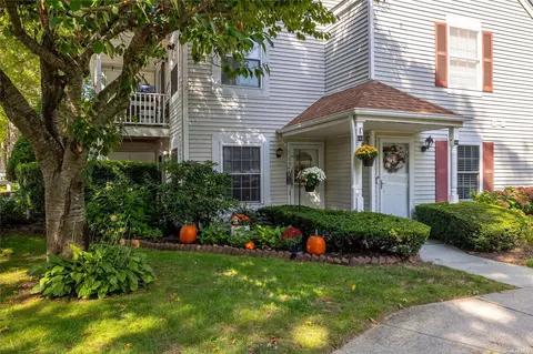 299 Fairview Cir #299, Middle Island, NY 11953