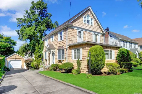 33-22 166th St, Flushing, NY 11358