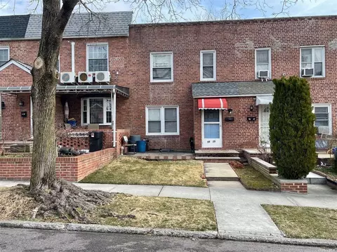 56-25 206th St, Bayside, NY 11364