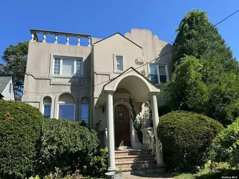 10-43 Burton St, Beechhurst, NY 11357
