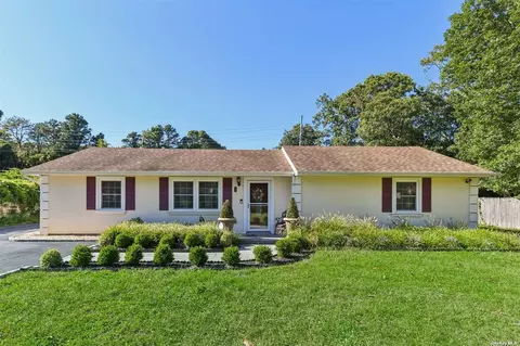73 Carlton Dr E, Shirley, NY 11967