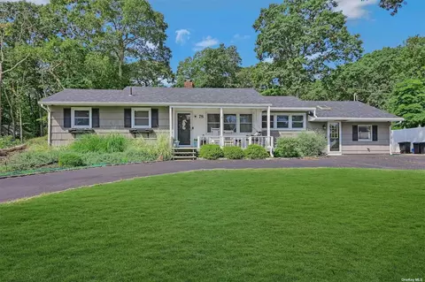 78 Crystal Beach Blvd, Moriches, NY 11955