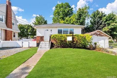 12 Oakland Ave, Lynbrook, NY 11563