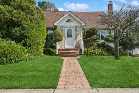 473 Oakdale Rd, East Meadow, NY 11554