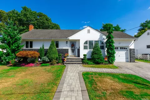 141 Dunwoodie Ave, West Islip, NY 11795
