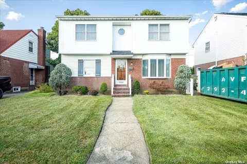 1000 Oaks Dr, Franklin Square, NY 11010 | 21 Photos - Movoto