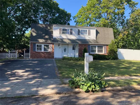 37 John St, Port Jefferson Station, NY 11776