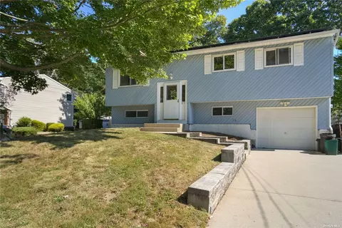 27 Nostrand Ave, Selden, NY 11784