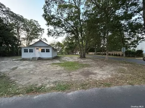 27 Classon Ave, Mastic, NY 11950