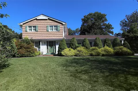 33 Marlon Ln, Hauppauge, NY 11788