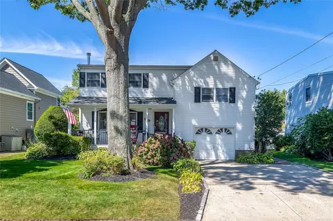 89 Washington St, Babylon, NY 11702