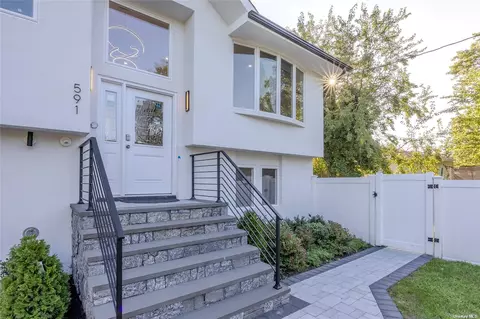 591 Longacre Ave, Woodmere, NY 11598