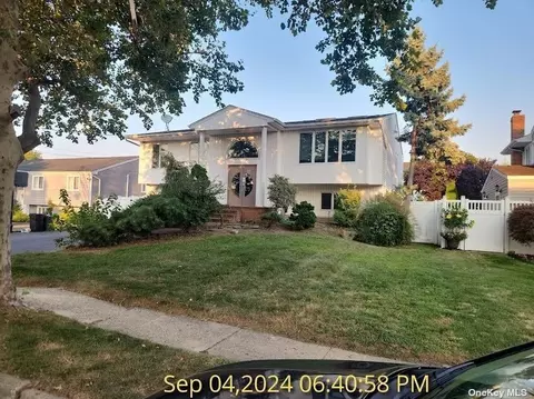 2785 Len Dr, Bellmore, NY 11710