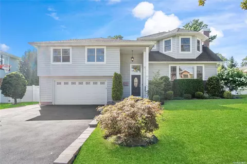 17 Azalea Dr, Syosset, NY 11791