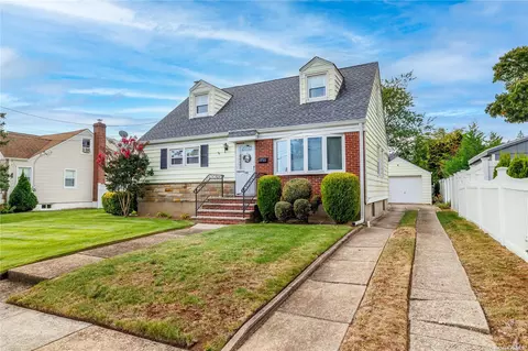 2788 King St, Oceanside, NY 11572