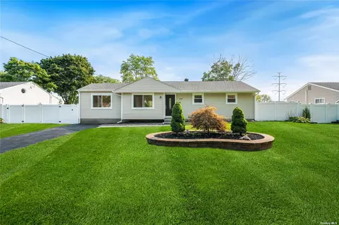 2907 Connecticut Ave, Medford, NY 11763