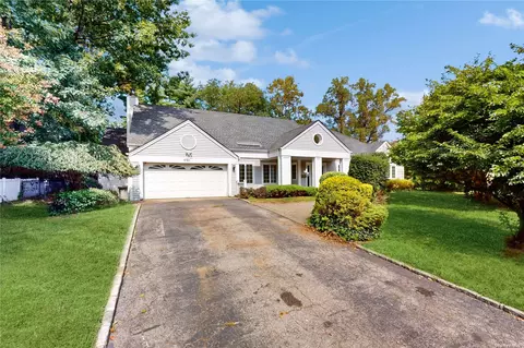 21 W Woods Rd, Lake Success, NY 11020