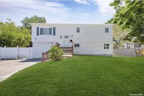 60 Noble St, Brentwood, NY 11717