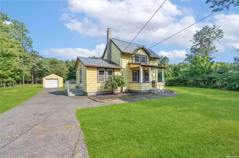 159 Pennsylvania Ave, Medford, NY 11763