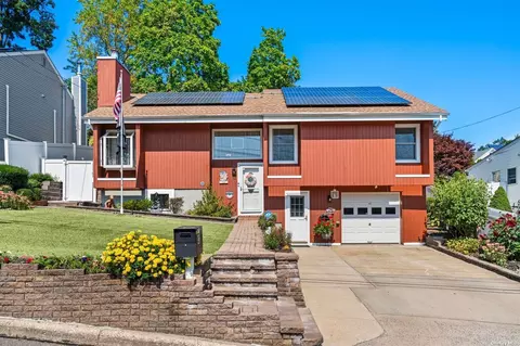 43 Eckert St, South Huntington, NY 11746